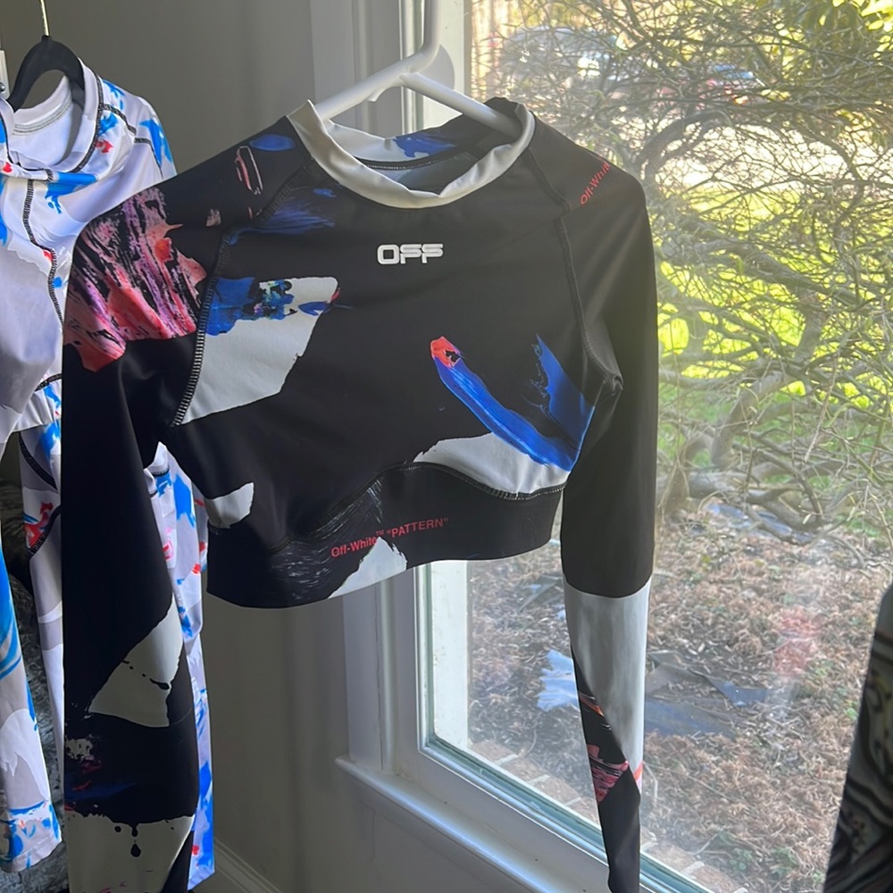 Off white active top